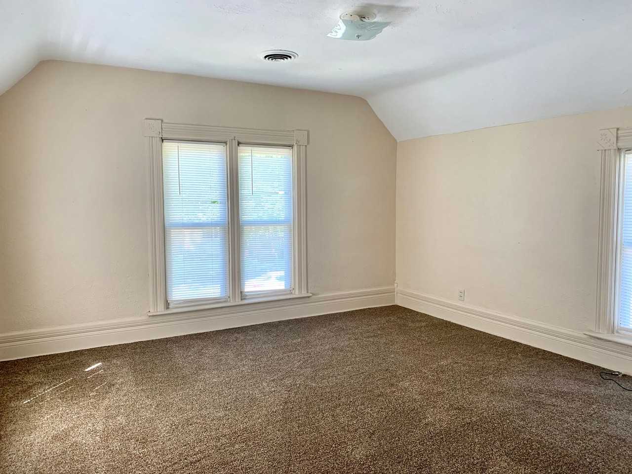 281 Jefferson St - Photo 3 of 6