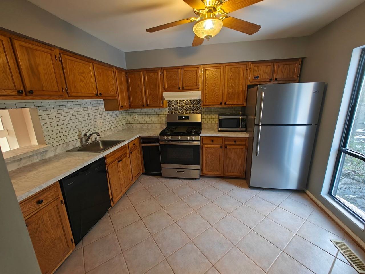 9523 Groundhog Dr - Photo 5 of 23