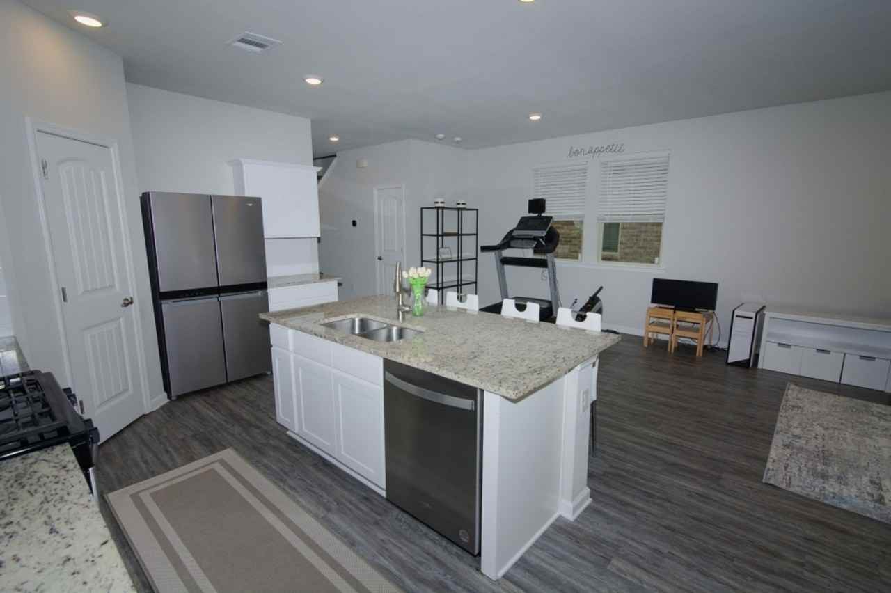 6720 Tiger Pointe Dr - Photo 3 of 28