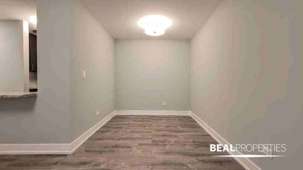 445 West Barry Avenue - Photo 3 of 13