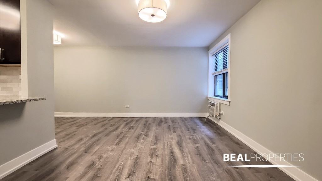 445 West Barry Avenue - Photo 4 of 13