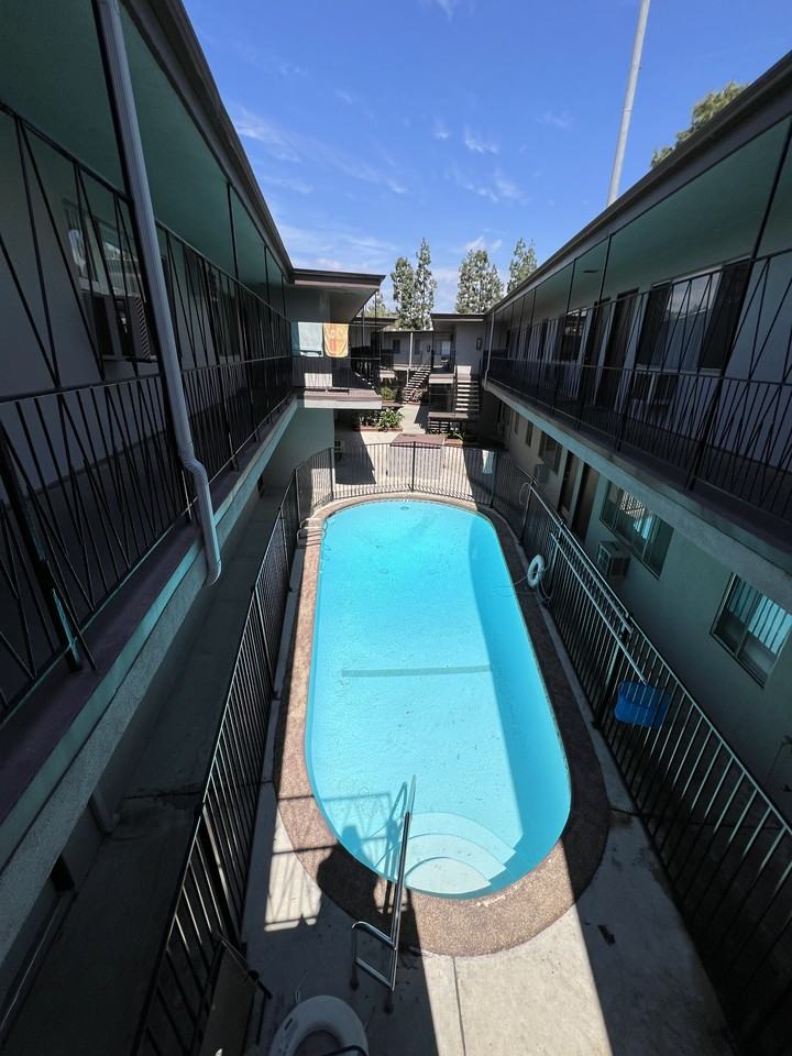 Arch Sunset Apartments - Photo 5 of 15