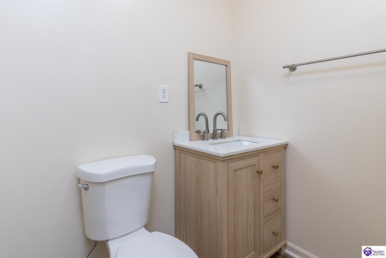 169 E Vine St Apt A - Photo 6 of 11