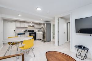 featured image of 1425 Haro St