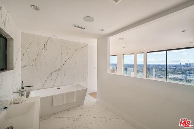 8666 Hollywood Blvd - Photo 2 of 8