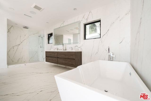 8666 Hollywood Blvd - Photo 3 of 8