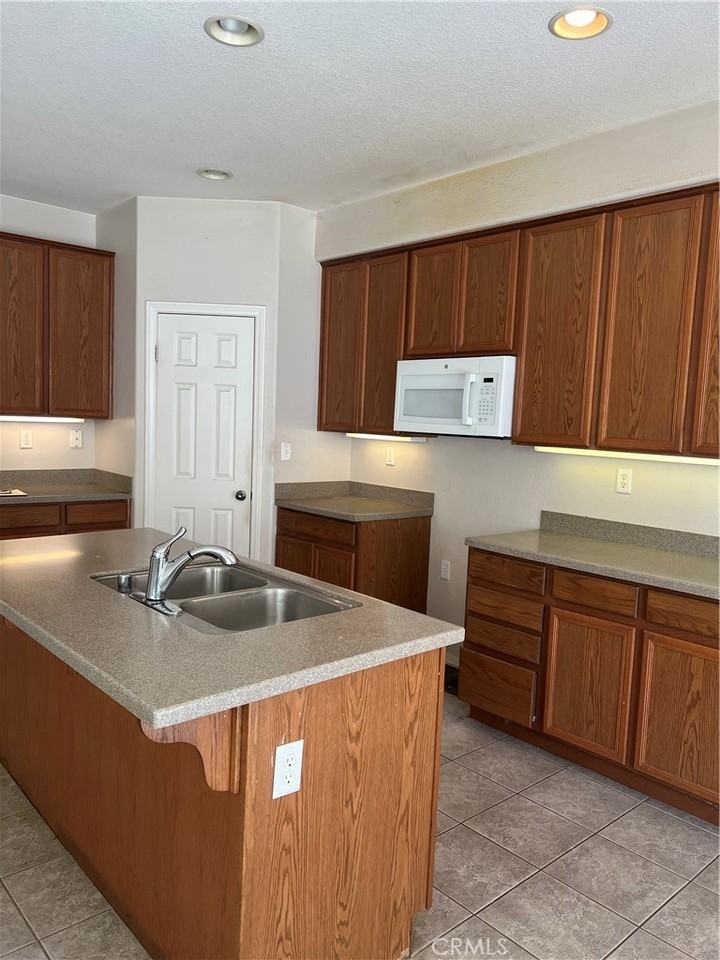 12483 Ava Loma St - Photo 3 of 11