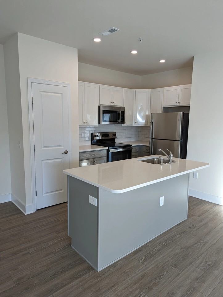 Building 9 - Photo 3 of 7