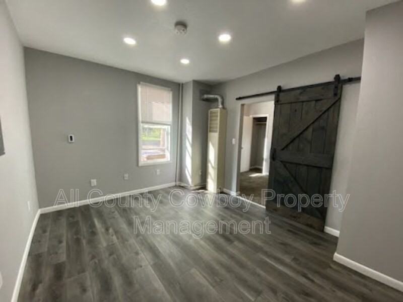 719 S 6th St #1 - Photo 2 of 8