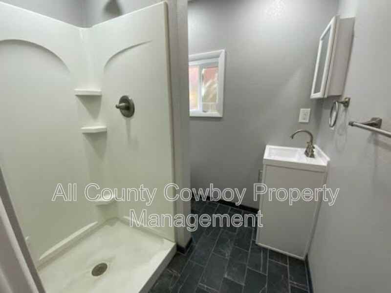 719 S 6th St #1 - Photo 4 of 8