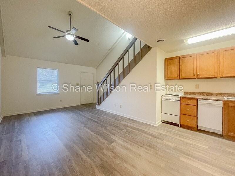 3323 Steeple Cir Ne - Photo 4 of 17