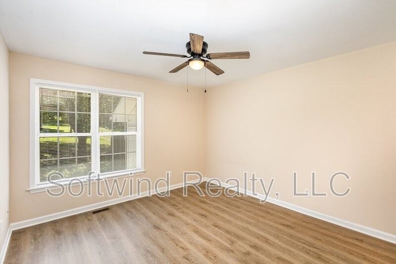 1211 Summer St - Photo 3 of 17