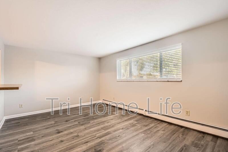 4725 S Acoma St - Photo 6 of 17