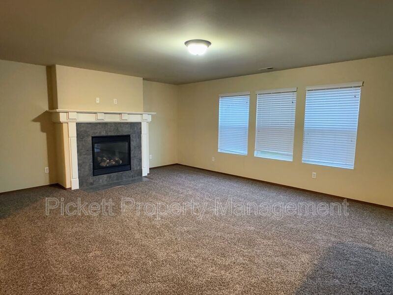 560 Nw Arendal Way - Photo 5 of 28