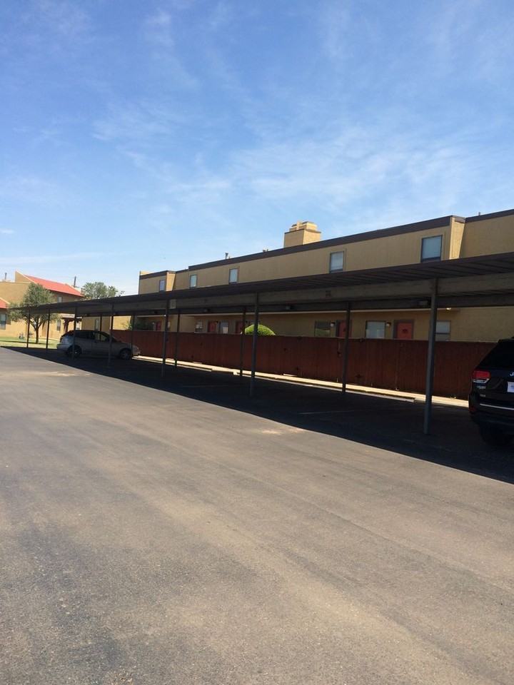 Las Colinas Apts. - Photo 4 of 11