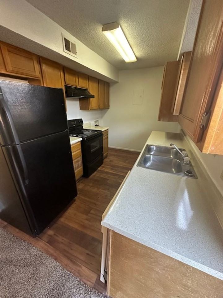 Las Colinas Apts. - Photo 5 of 11