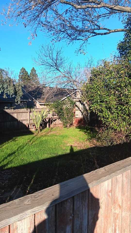 2427 Mariposa Ave - Photo 2 of 15