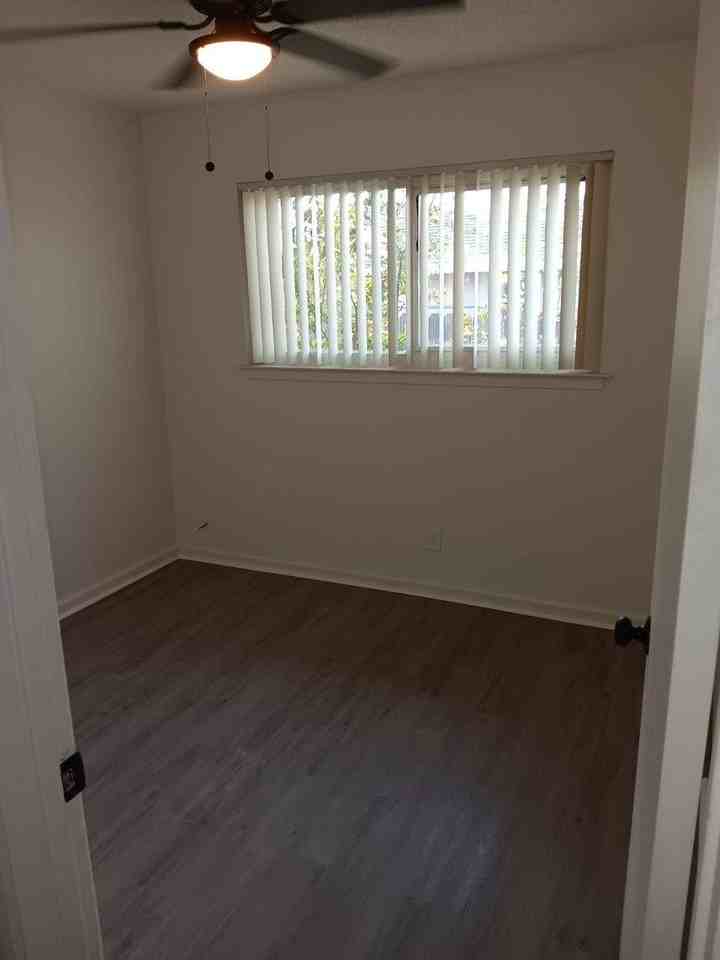 2427 Mariposa Ave - Photo 6 of 15