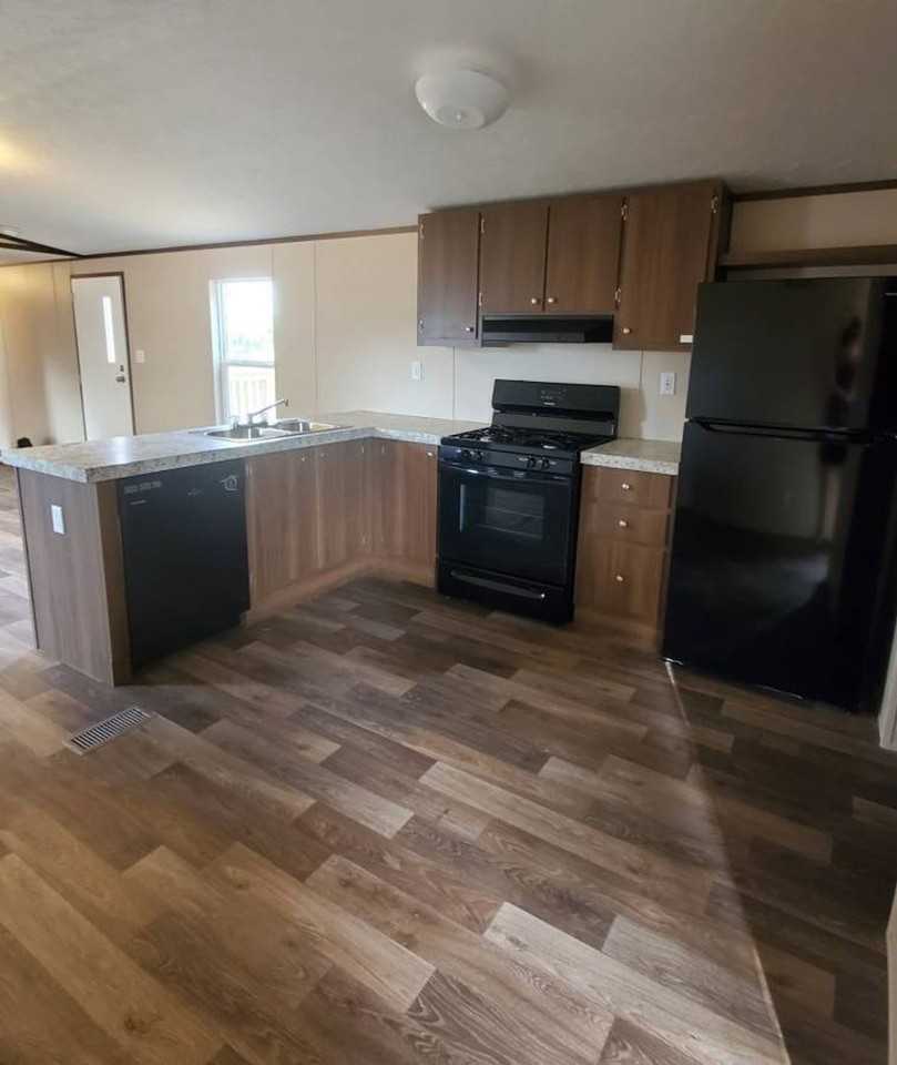 Portland MHP - Photo 4 of 17