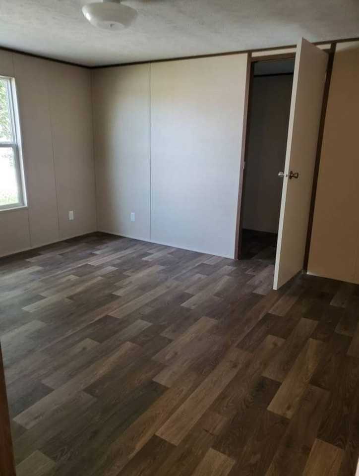 Portland MHP - Photo 7 of 17