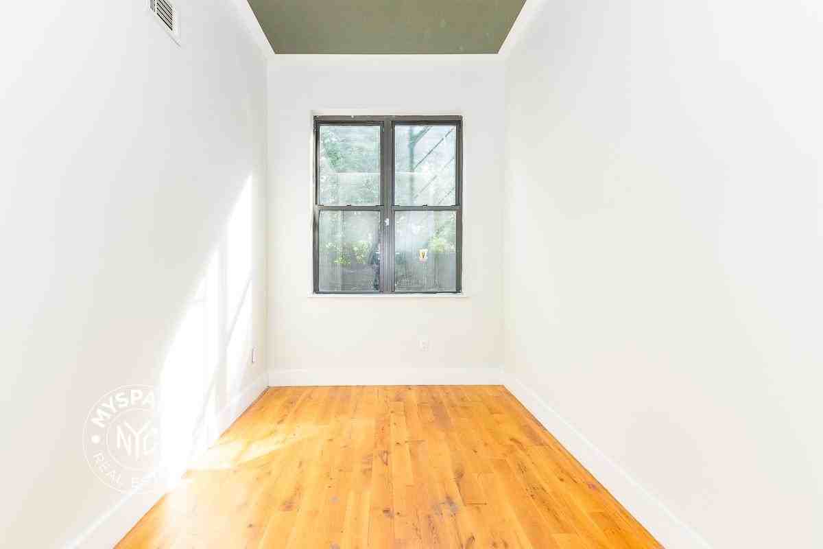 186 Wilson Ave #1L - Photo 4 of 10