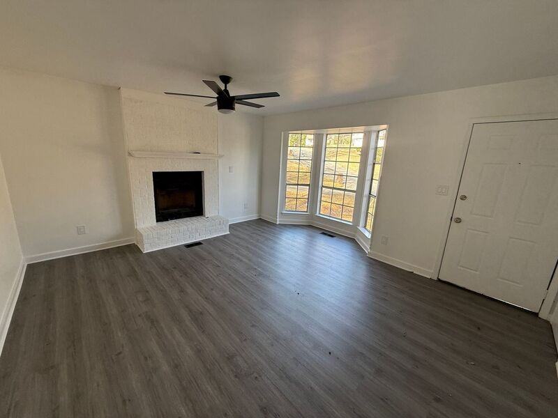 821 Seven Springs Dr - Photo 2 of 23