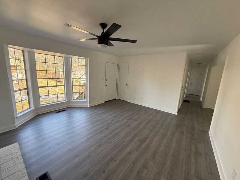 821 Seven Springs Dr - Photo 3 of 23