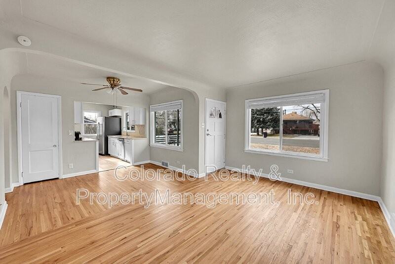 1450 S Knox Ct - Photo 2 of 26