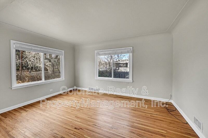 1450 S Knox Ct - Photo 3 of 26