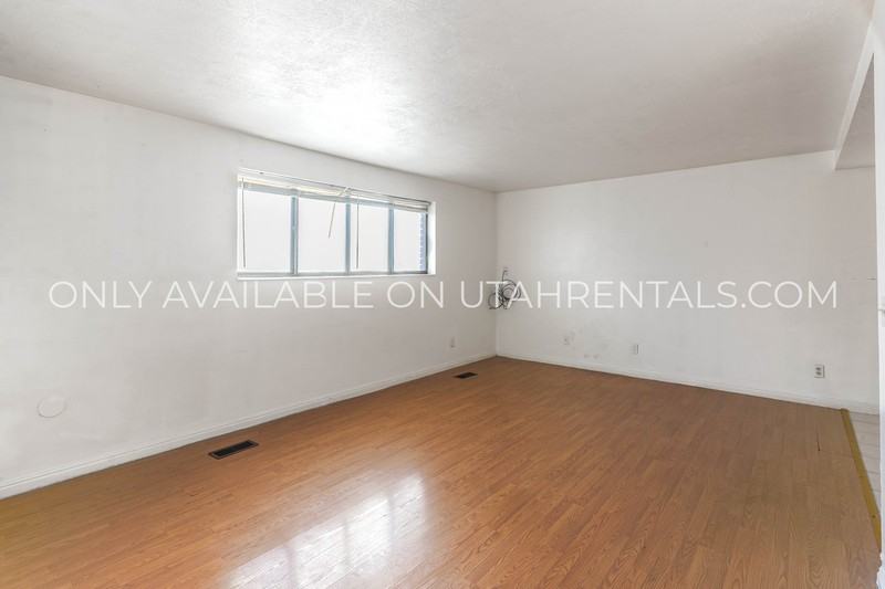 232 W Foxbridge Dr - Photo 2 of 17