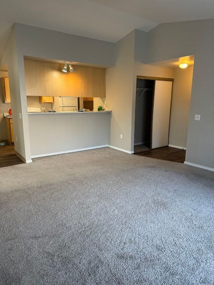 16920 Se Powell Blvd #18 - Photo 3 of 15