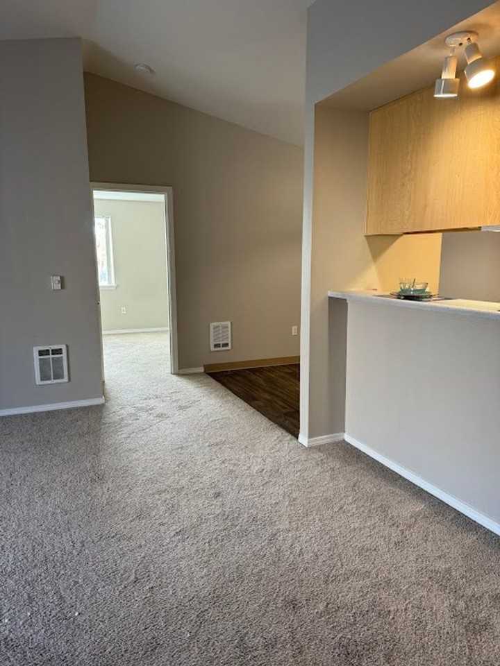 16920 Se Powell Blvd #18 - Photo 4 of 15