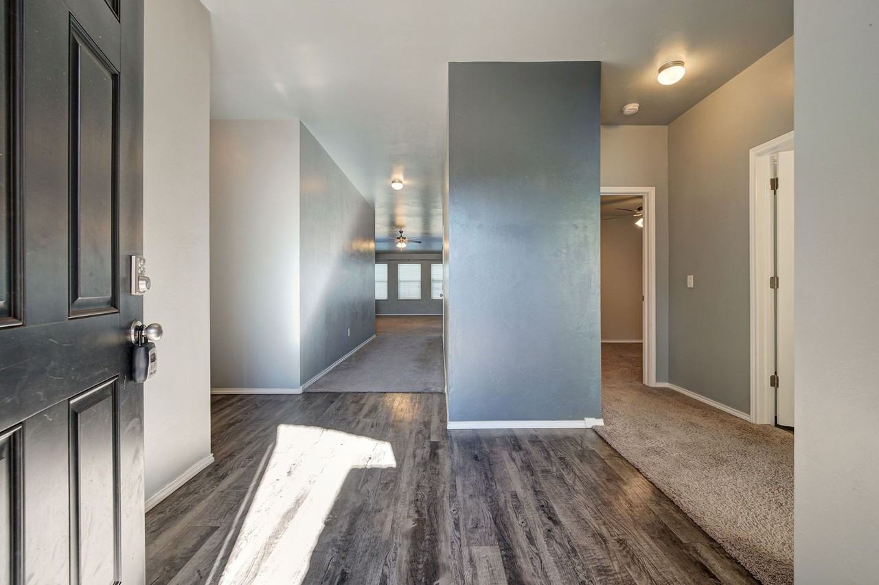 2029 W Antler Way - Photo 5 of 35