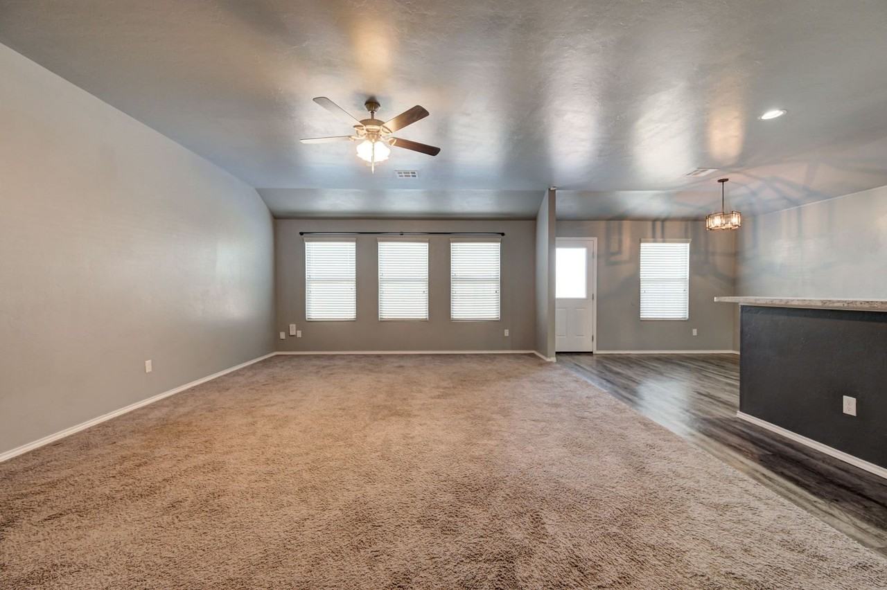 2029 W Antler Way - Photo 6 of 35