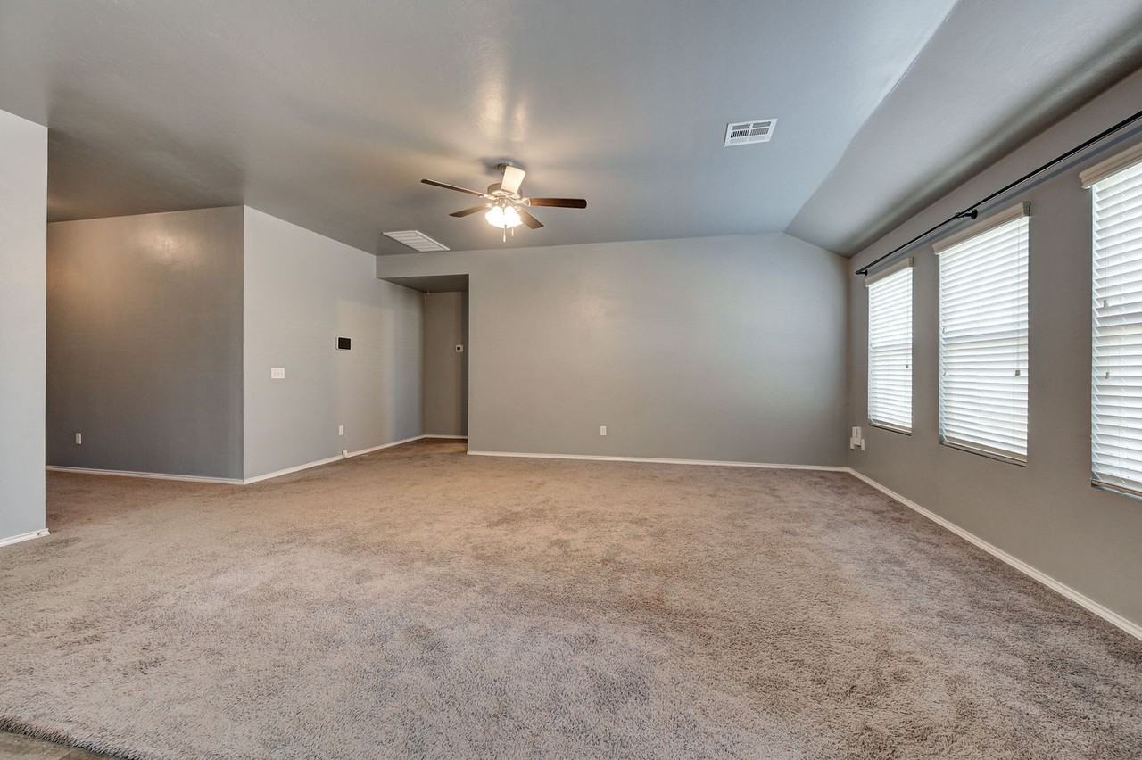 2029 W Antler Way - Photo 7 of 35