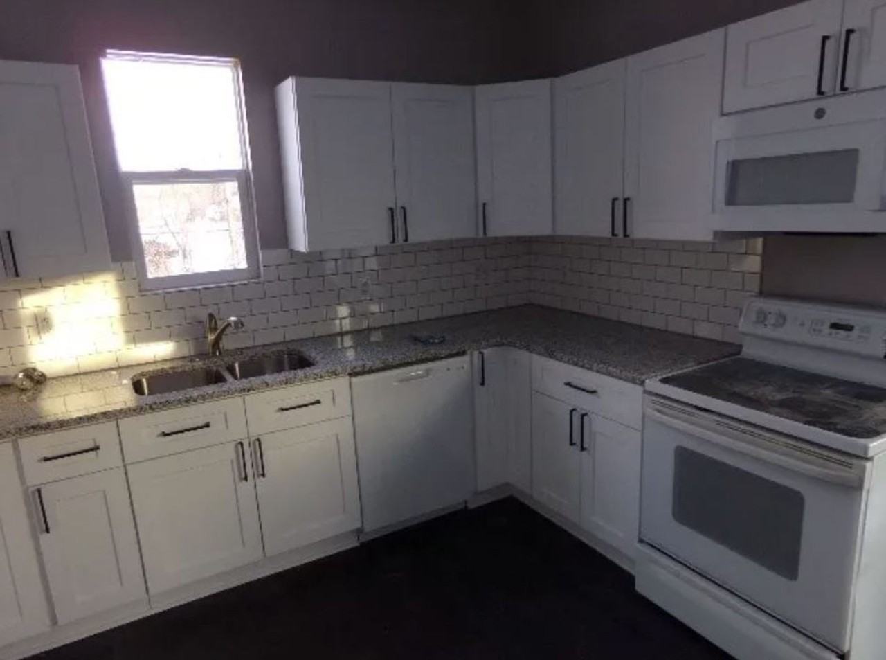 107 W F St - Photo 2 of 5