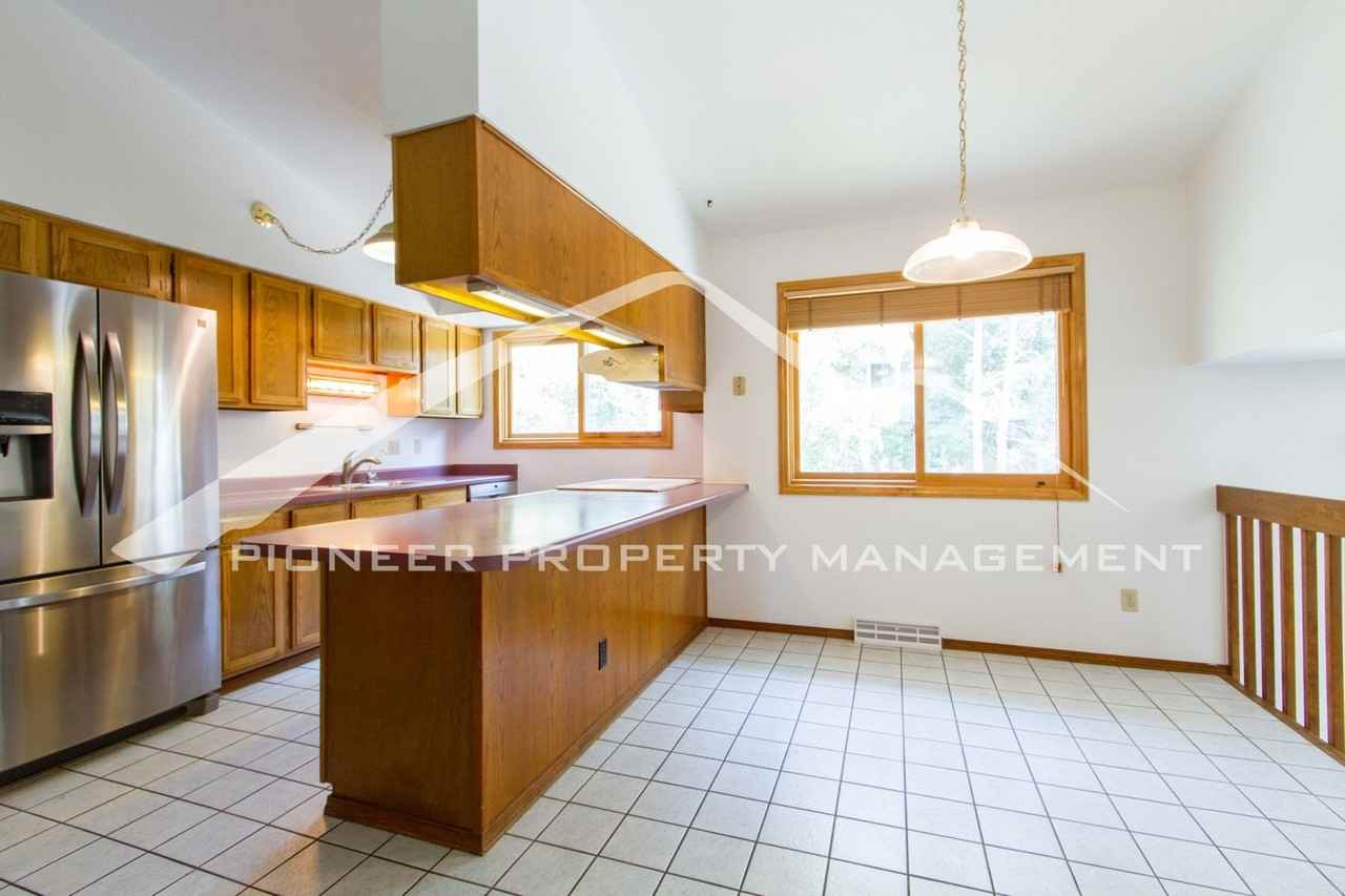 2446 S Fig Ct - Photo 2 of 15