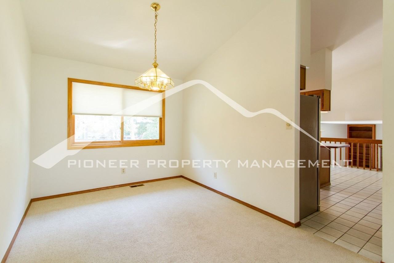 2446 S Fig Ct - Photo 3 of 15