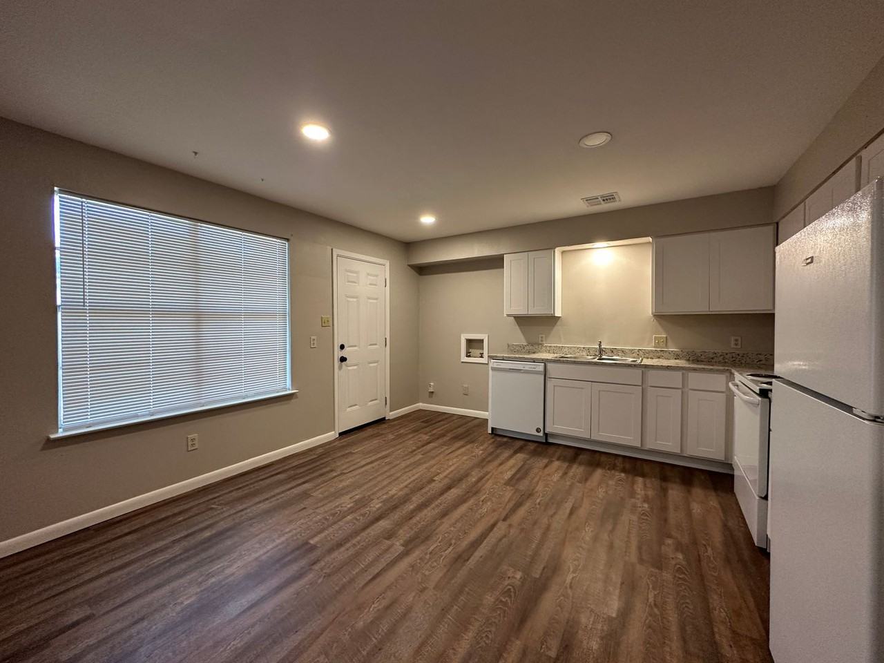7316 Sanger Ave - Photo 3 of 8