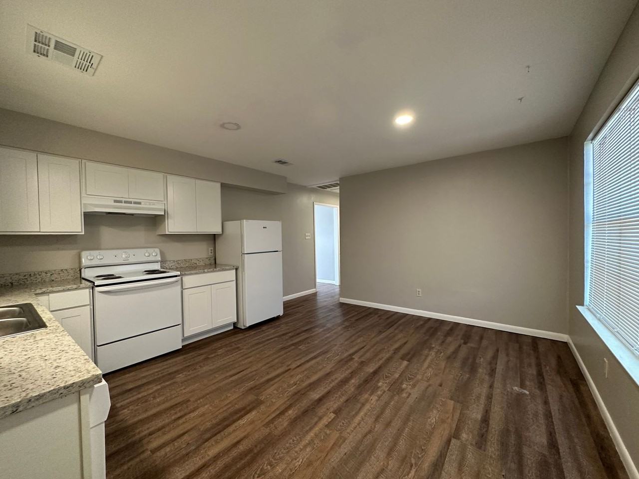 7316 Sanger Ave - Photo 4 of 8