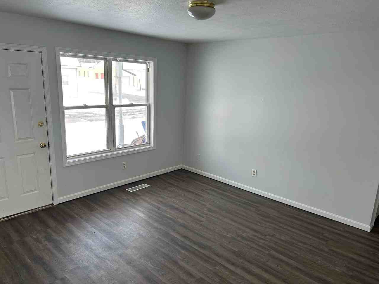 701 Center St - Photo 3 of 12