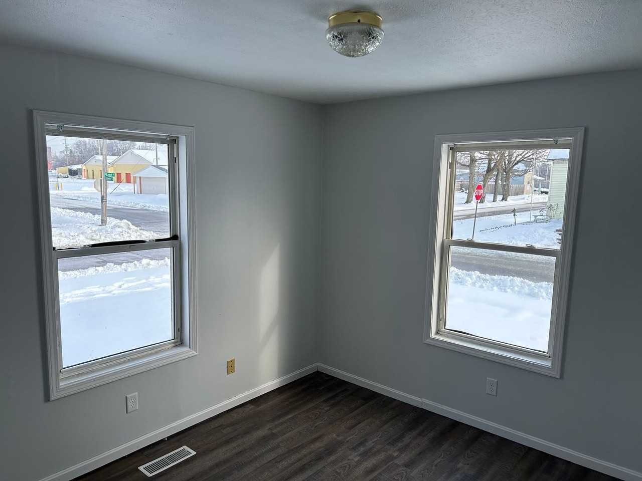 701 Center St - Photo 5 of 12