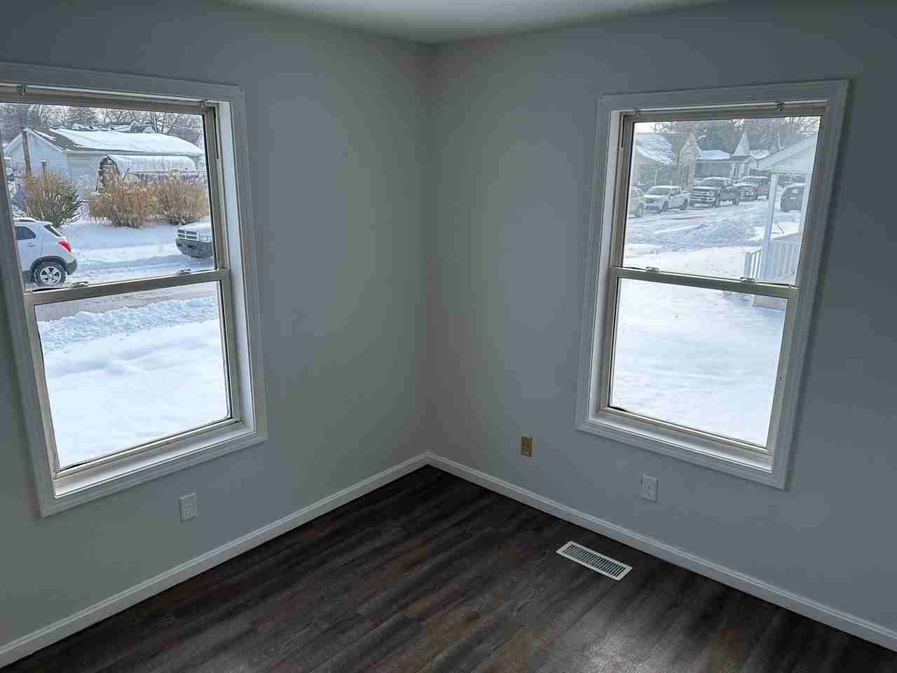 701 Center St - Photo 7 of 12