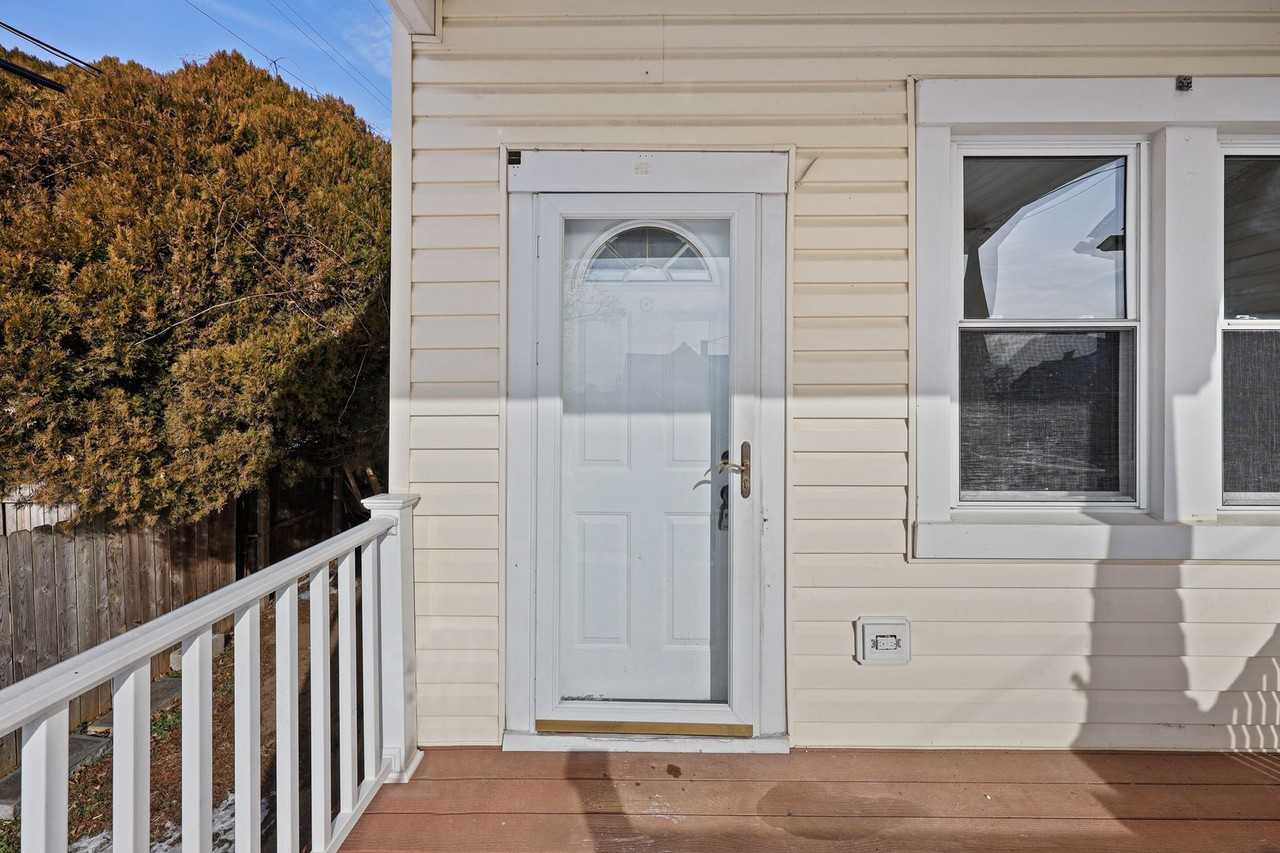 400 Walcott Rd - Photo 2 of 34