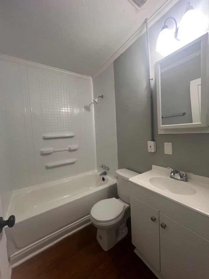 208 Crestfield Rd - Photo 2 of 7