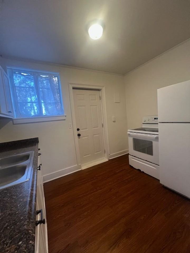 208 Crestfield Rd - Photo 5 of 7