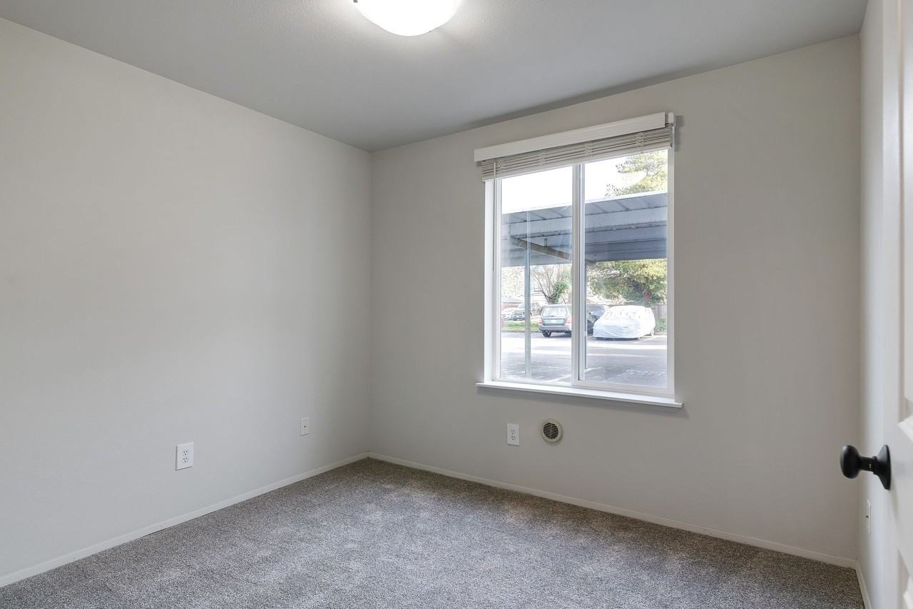 Violet Meadows Apartments - Photo 4 of 18