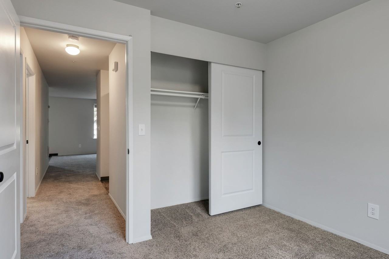 Violet Meadows Apartments - Photo 5 of 18