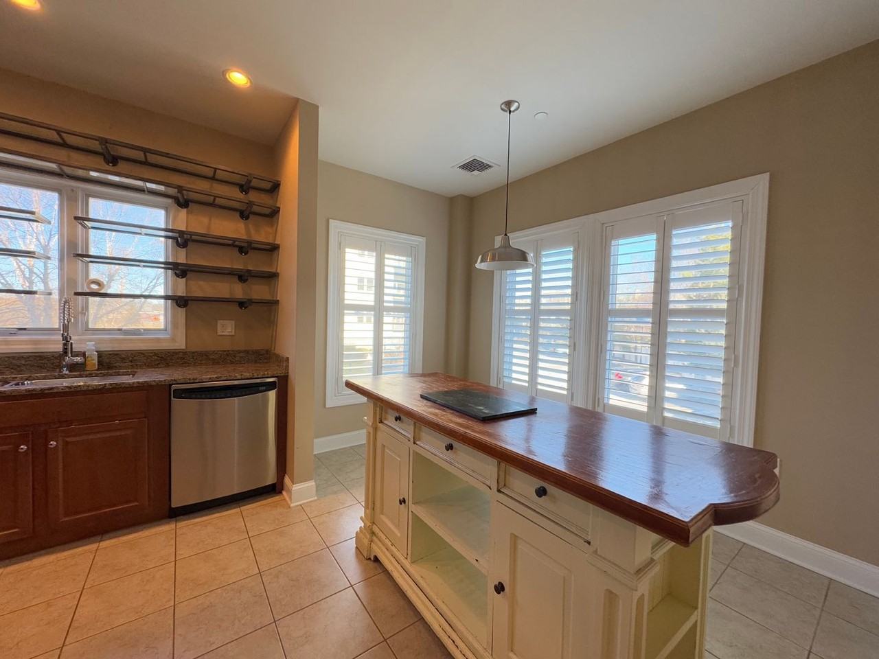 150 Harbour Close #202 - Photo 3 of 31