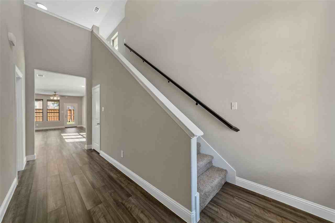 9004 Guadalupe St - Photo 7 of 35